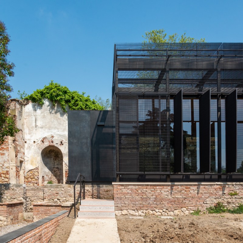 Il Restauro delle Serre di Parco Querini a Vicenza: Astrazione Volumetrica e Dialogo&nbsp;Materico