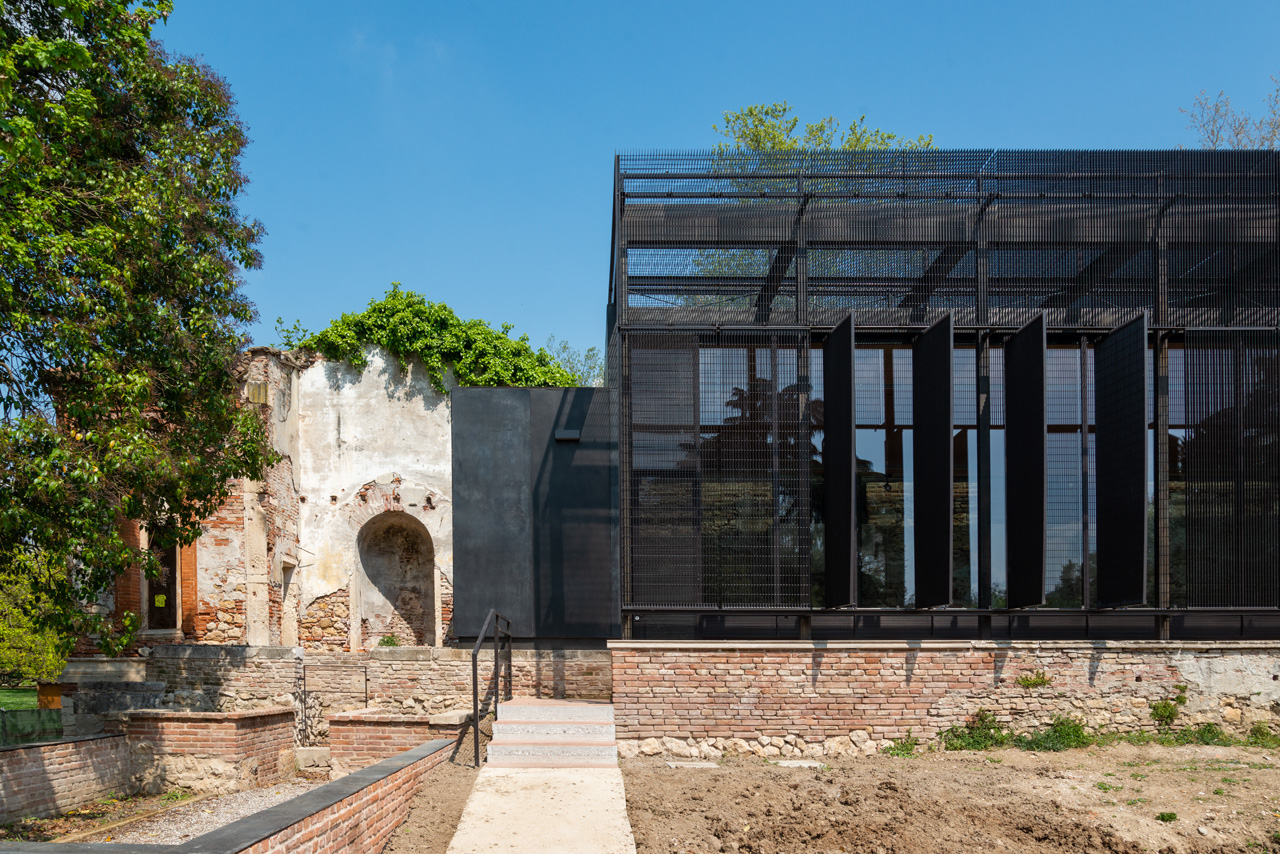 Il Restauro delle Serre di Parco Querini a Vicenza: Astrazione Volumetrica e Dialogo Materico