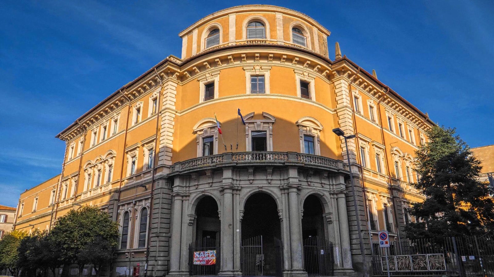 Facciata del Liceo Mariano Buratti a Viterbo prima dei lavori del 2026
